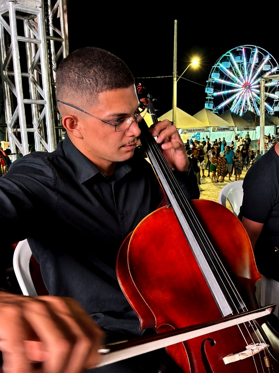 Giovanni tocando ao vivo